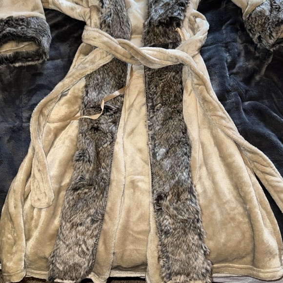 Women’s accessory - Picture 2 of 8